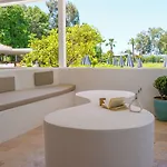 Club-e Hotel 4*