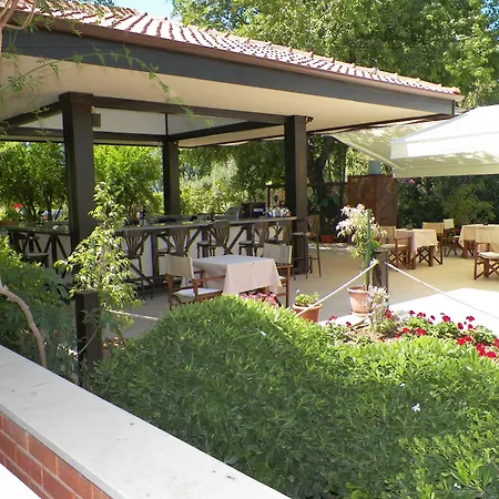 Club-e Hotel 4*