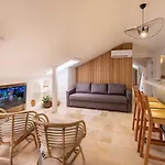 Hotel Club-e 4*