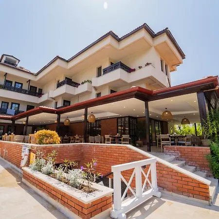 Club-e Otel