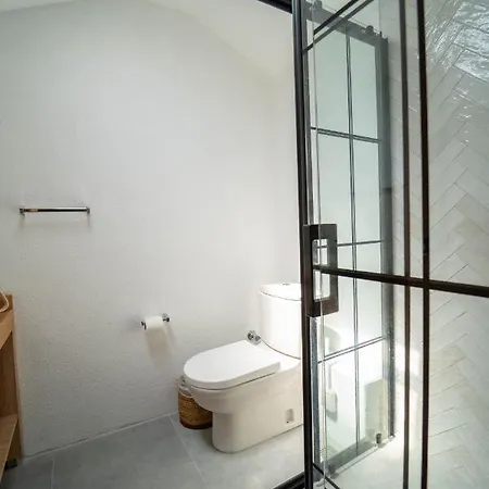 Club-e Otel 4*