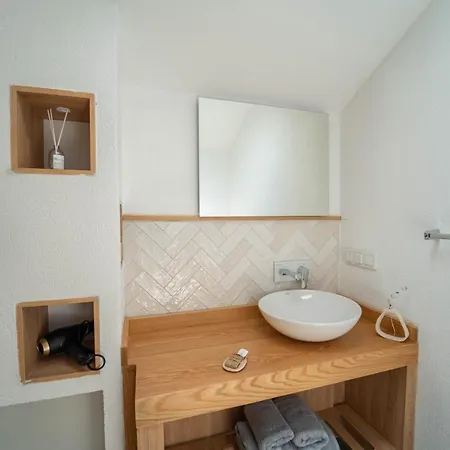 Club-e فندق فتحية