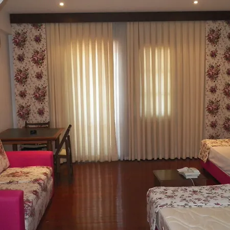 Club-e فندق فتحية