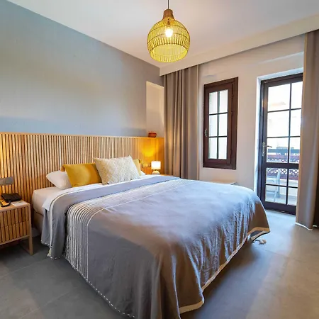 Club-e فندق فتحية