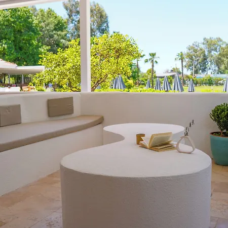 Club-e Otel 4*
