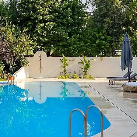 Club-e Szálloda 4*